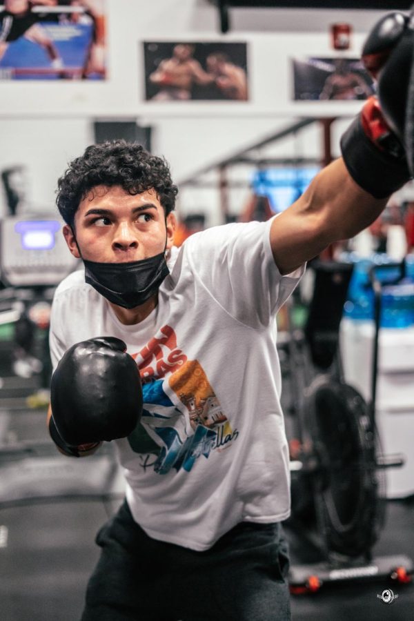 Erick Acosta shows great form while practicing at Hill Street Boxing.