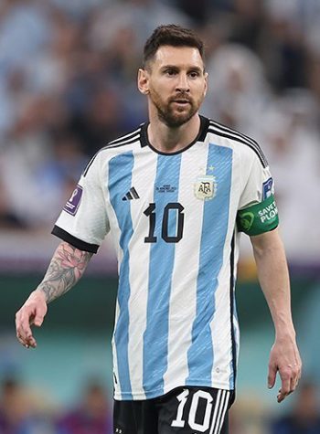 Lionel Messi takes the field at the 2022 FIFA World Cup. (Hossein Zohrevand)